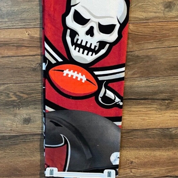 NWT Tampa Bay Buccaneers Beach Towel NFL licensed. 30" x 60" - Picture 2 of 7